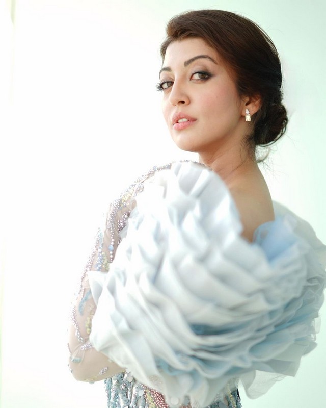 Pranita Subhash Looking Gorgeous in Designring Outfit