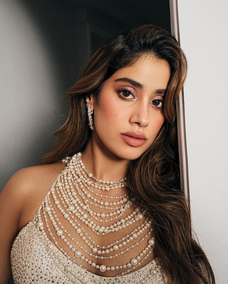 Janhvi Kapoor Looking Fabulous in White Dress