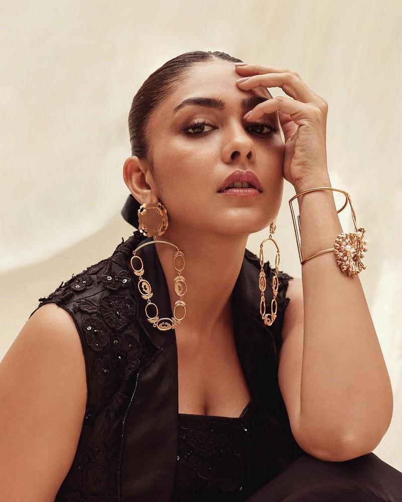Mrunal Thakur Looking Beautiful in Black Dress