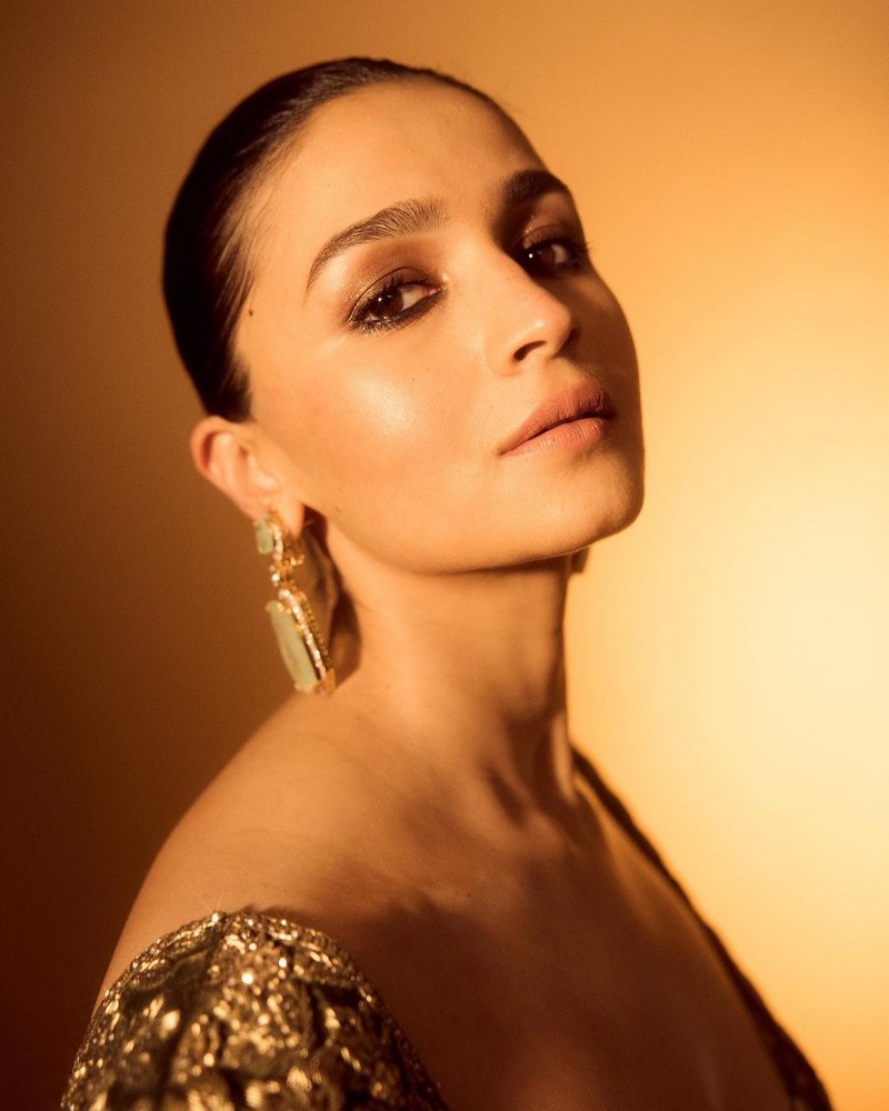 Alia Bhatt Modern Clicks