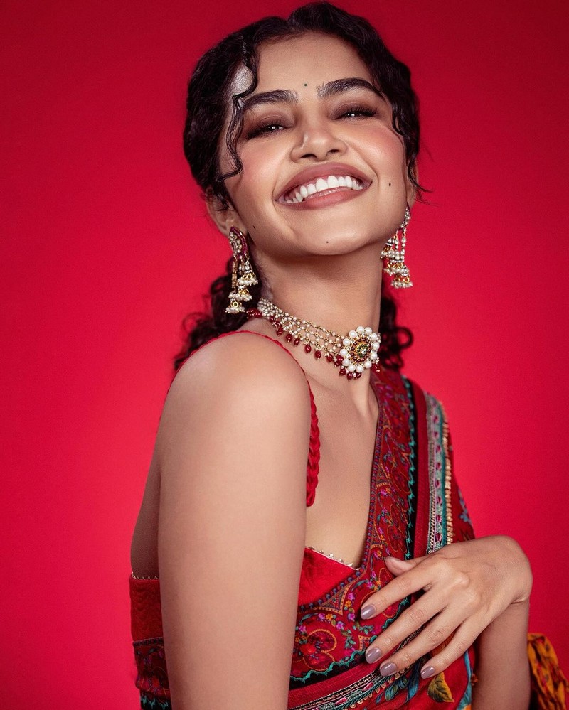 Anupama Parameswaran Beautiful Pics in Red Saree