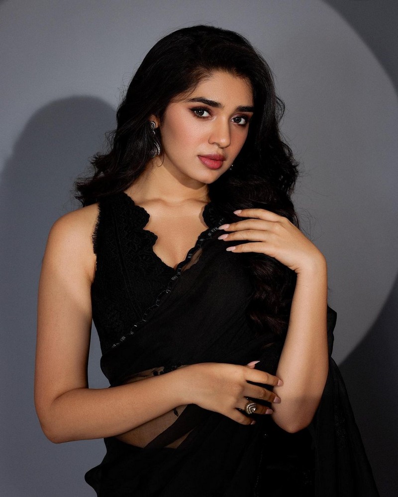Krithi Shetty Glamorous Pics in Black Saree