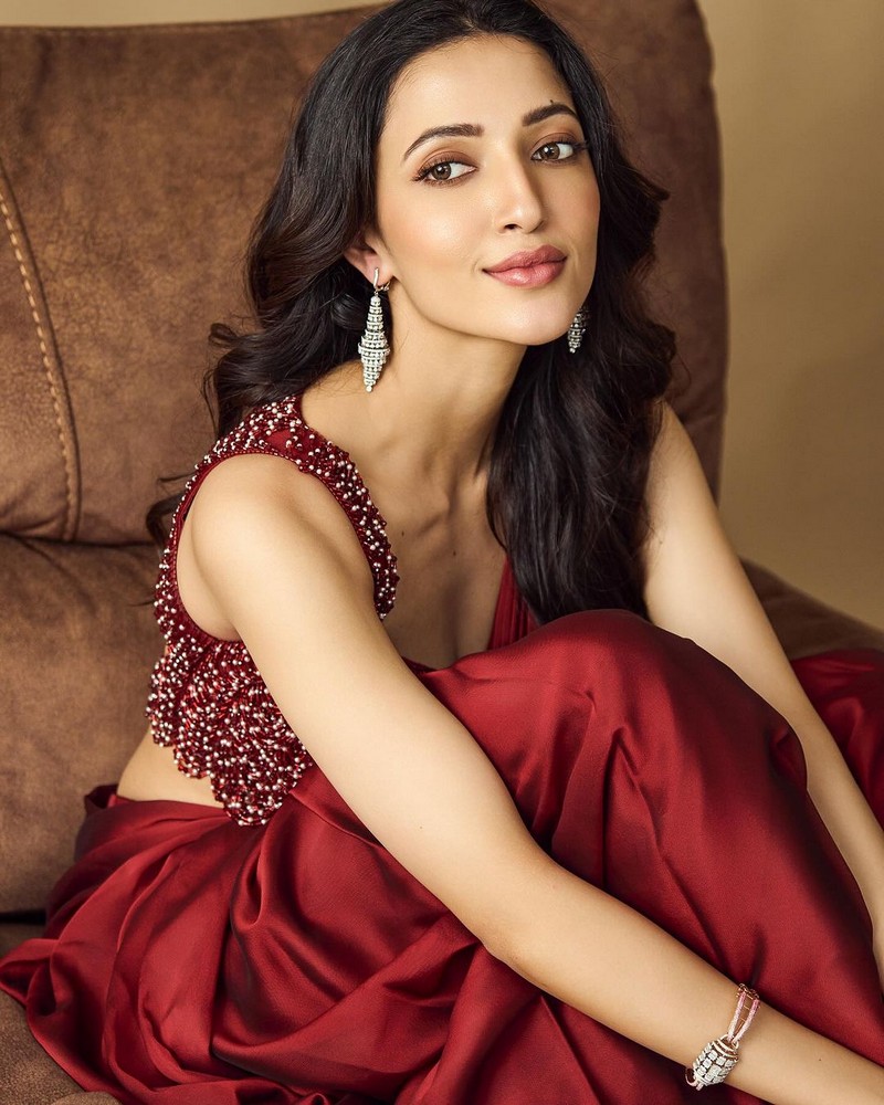 Neha Sshetty Dazzling Looks in Red Saree