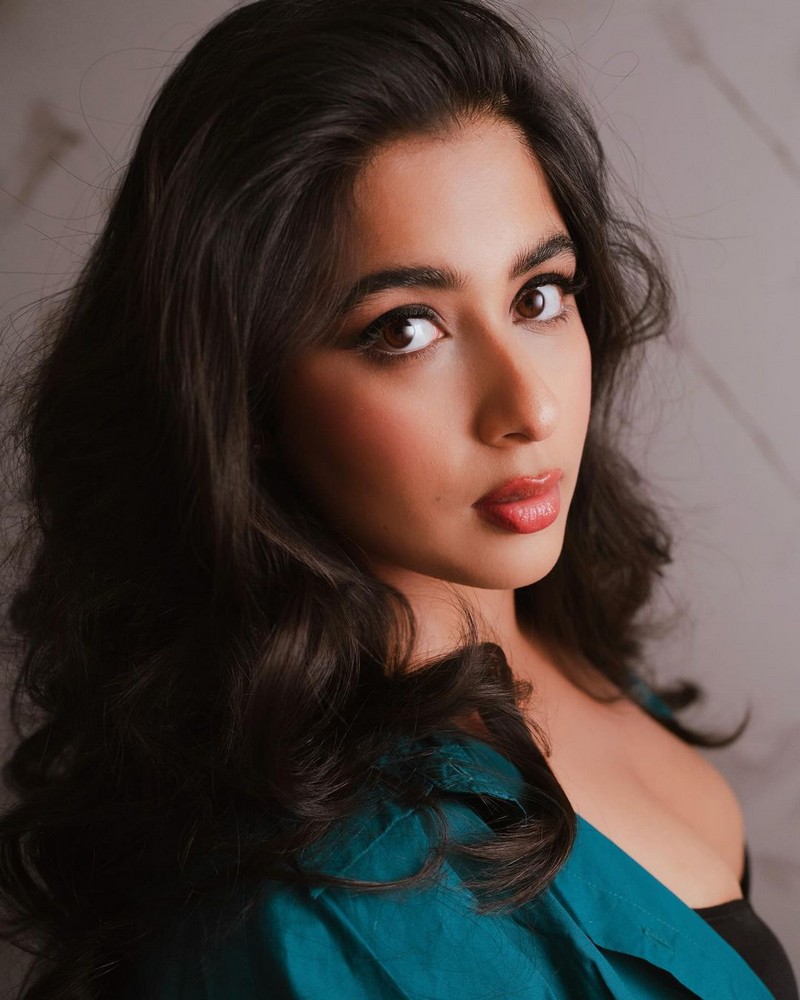 Nikita Sharma Hottest Pics