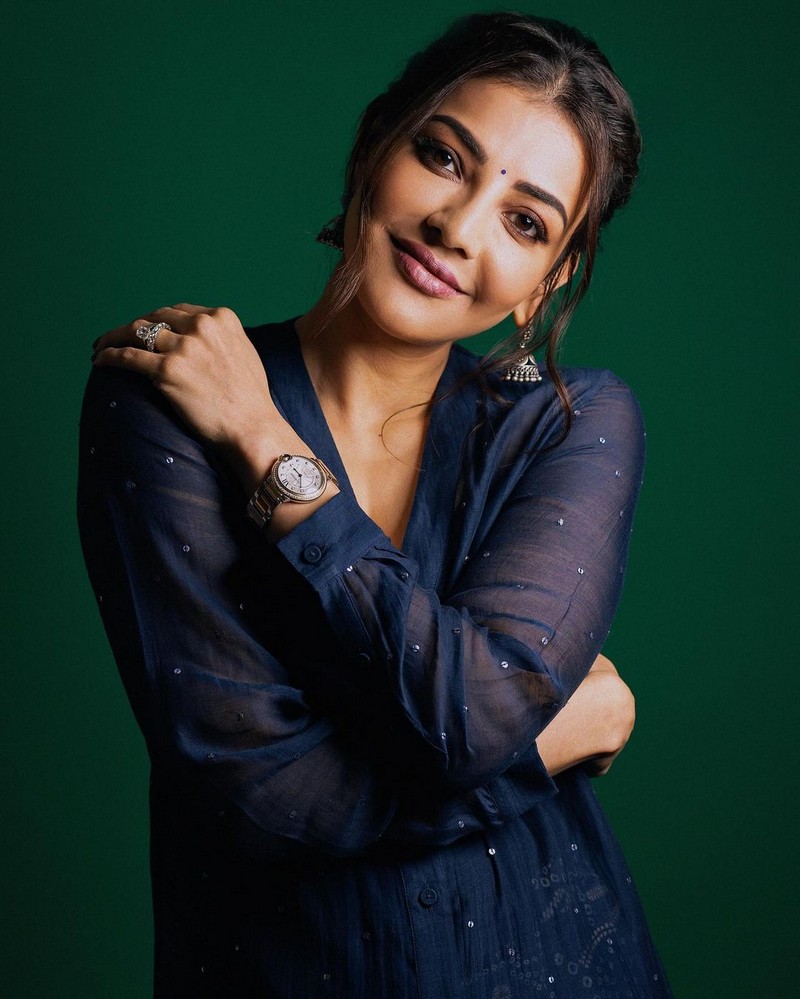 Kajal Looks Awesome in Blue Dress