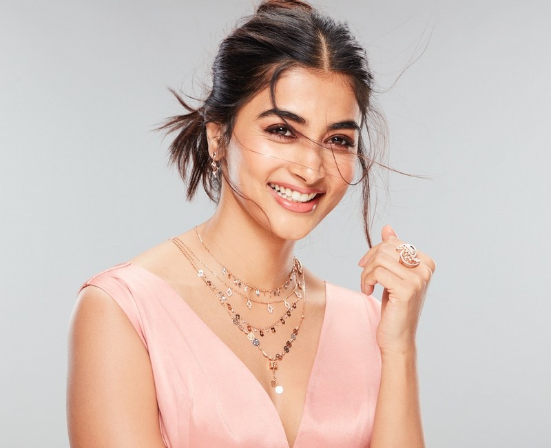 Actress Pooja Hegde Trendy Clicks
