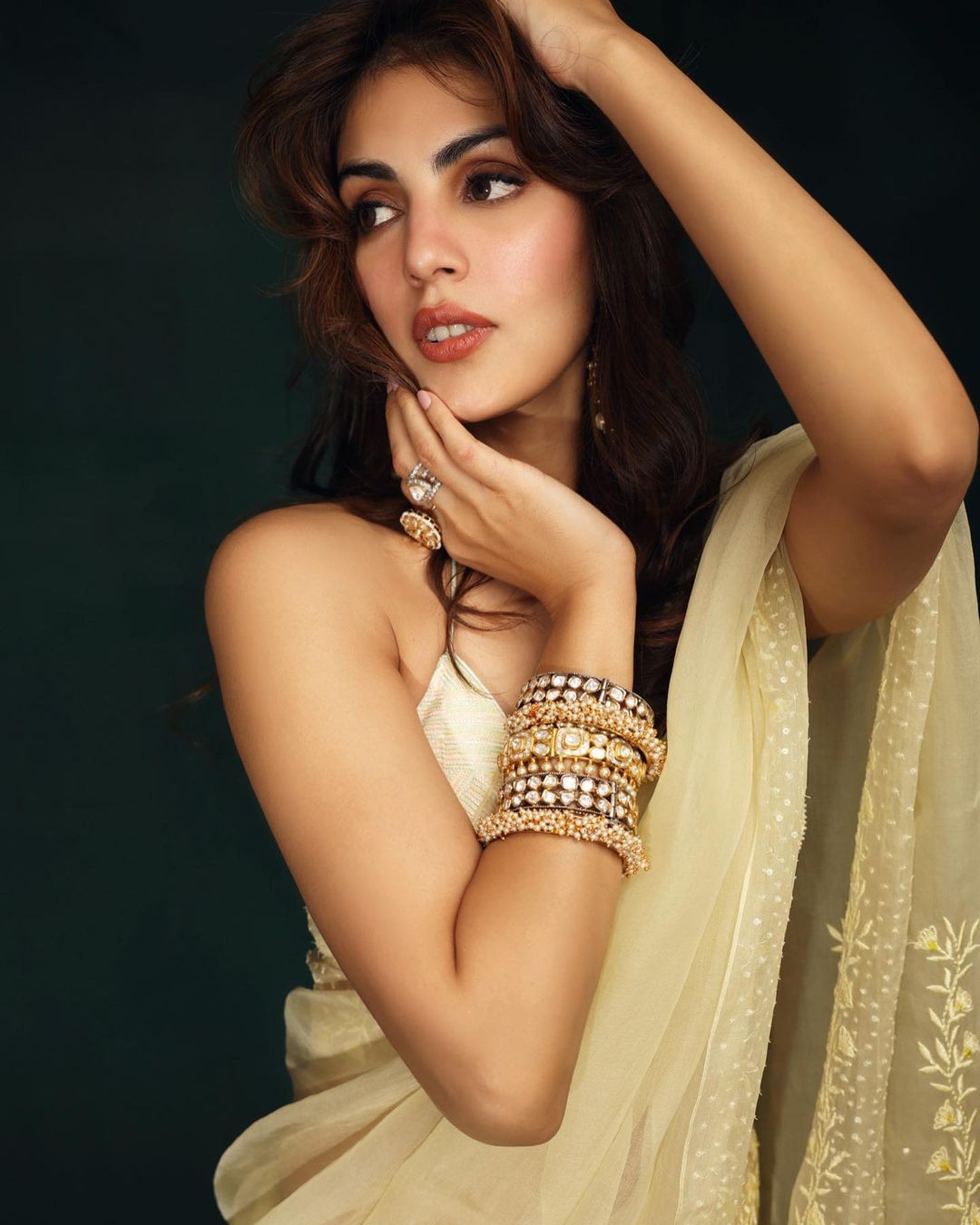 Rhea Chakraborty Glamorous Looks in Cream Saree