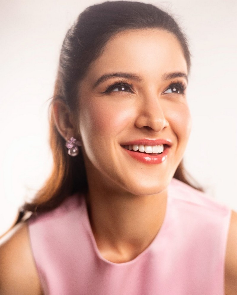 Shanaya Kapoor Beautiful Clicks in Pink Outfit