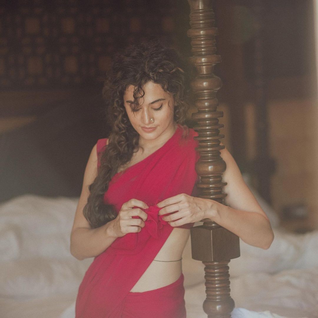 Taapsee Pannu Looking Glamorous in  Pink Saree
