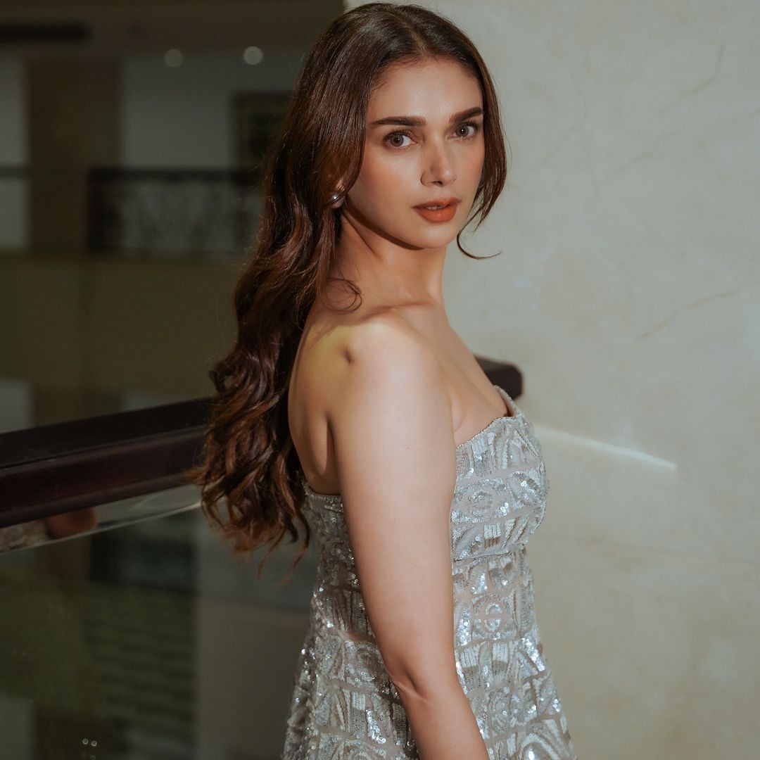 Aditi Rao Hydari Looks Sizzles in Shiny Silver Dress