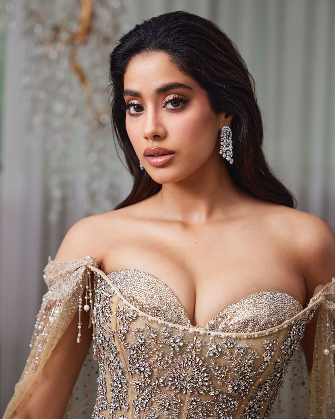 Janhvi Kapoor Hottest Stills in Shiny Dress