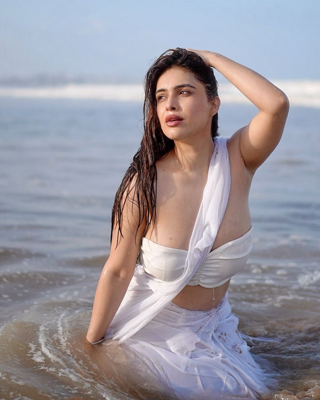 Glamorous Pics Of Nehhaa Malik in White Saree
