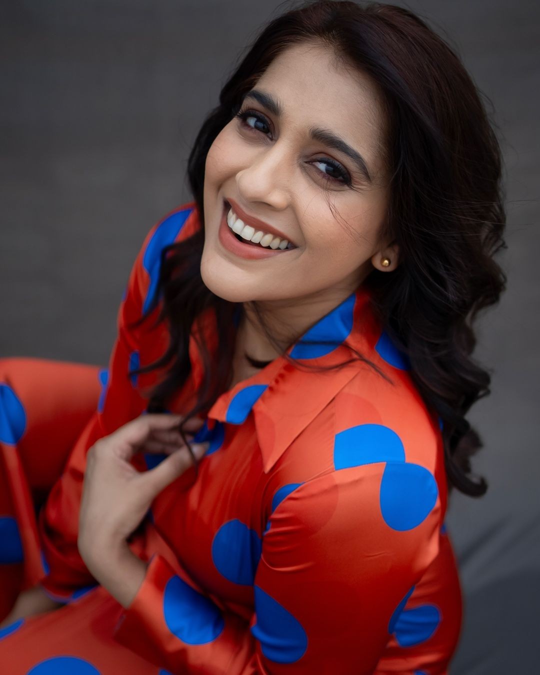 Rashmi Gautam Scintillating Looks in Red Outfit
