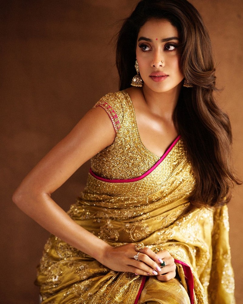 Glamorous Pics Of Janhvi Kapoor in Saree