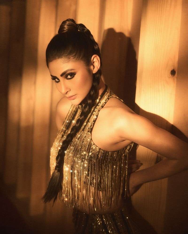 Mouni Roy Trendy Clicks