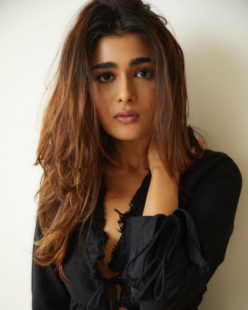 Shalini Pandey Looks Adorable in Black Outfit