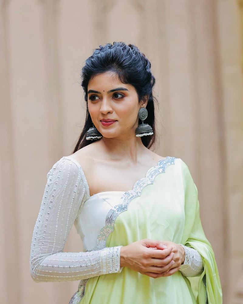 Amritha Aiyer Fabulous Clicks in Saree