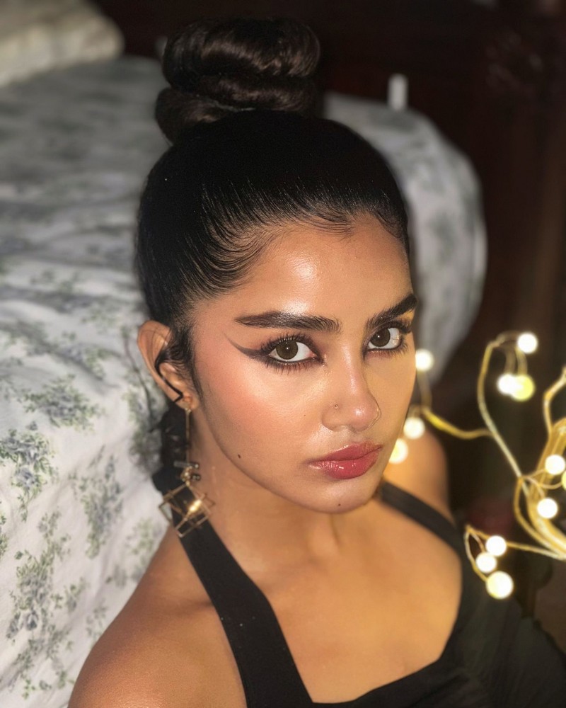 Anupama Parameswaran Sexy Looks in Black Outfit