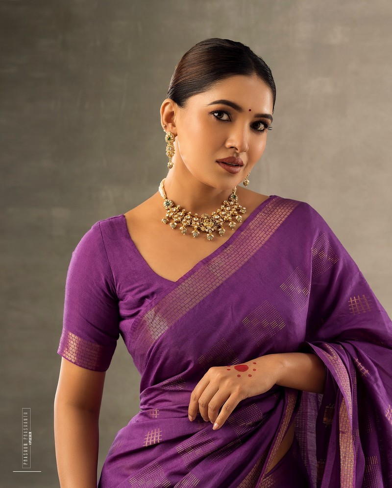 Vani Bhojan Fabulous Clicks in Pink Saree