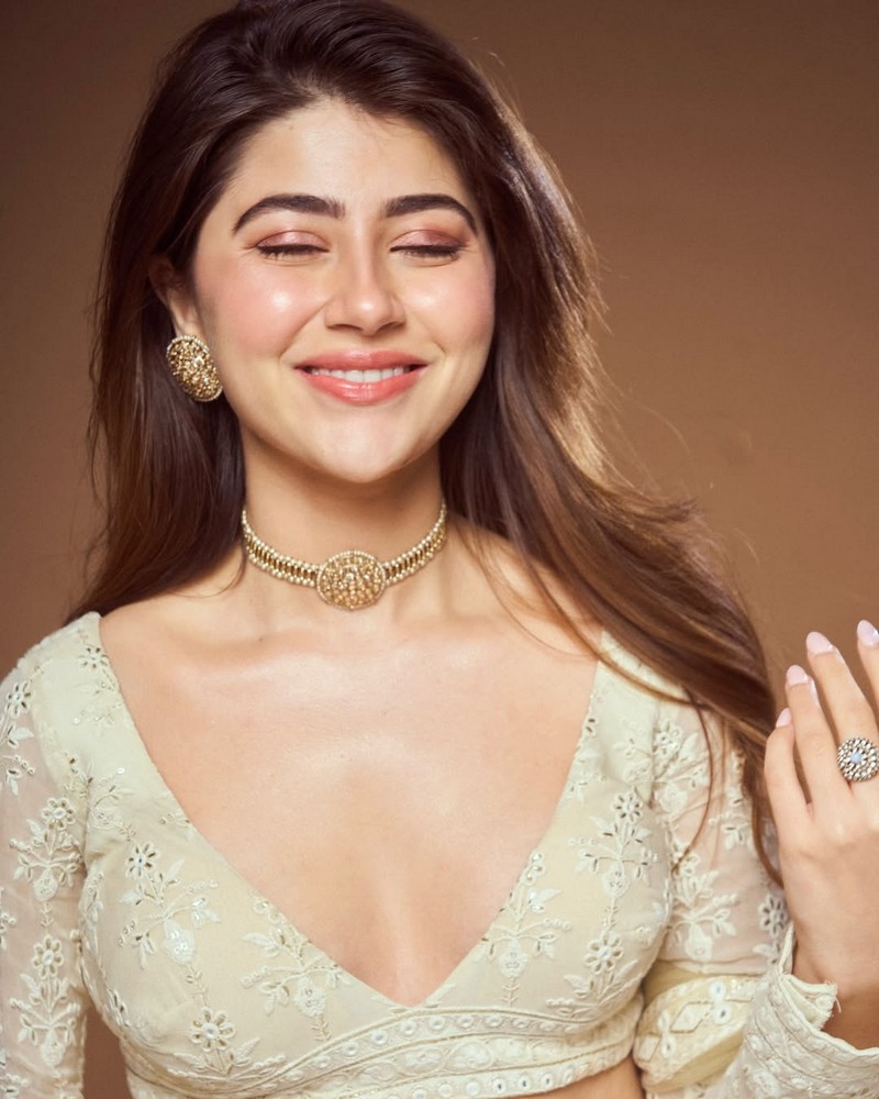 Delightful Pics Of Aditi Bhatia in White Dress